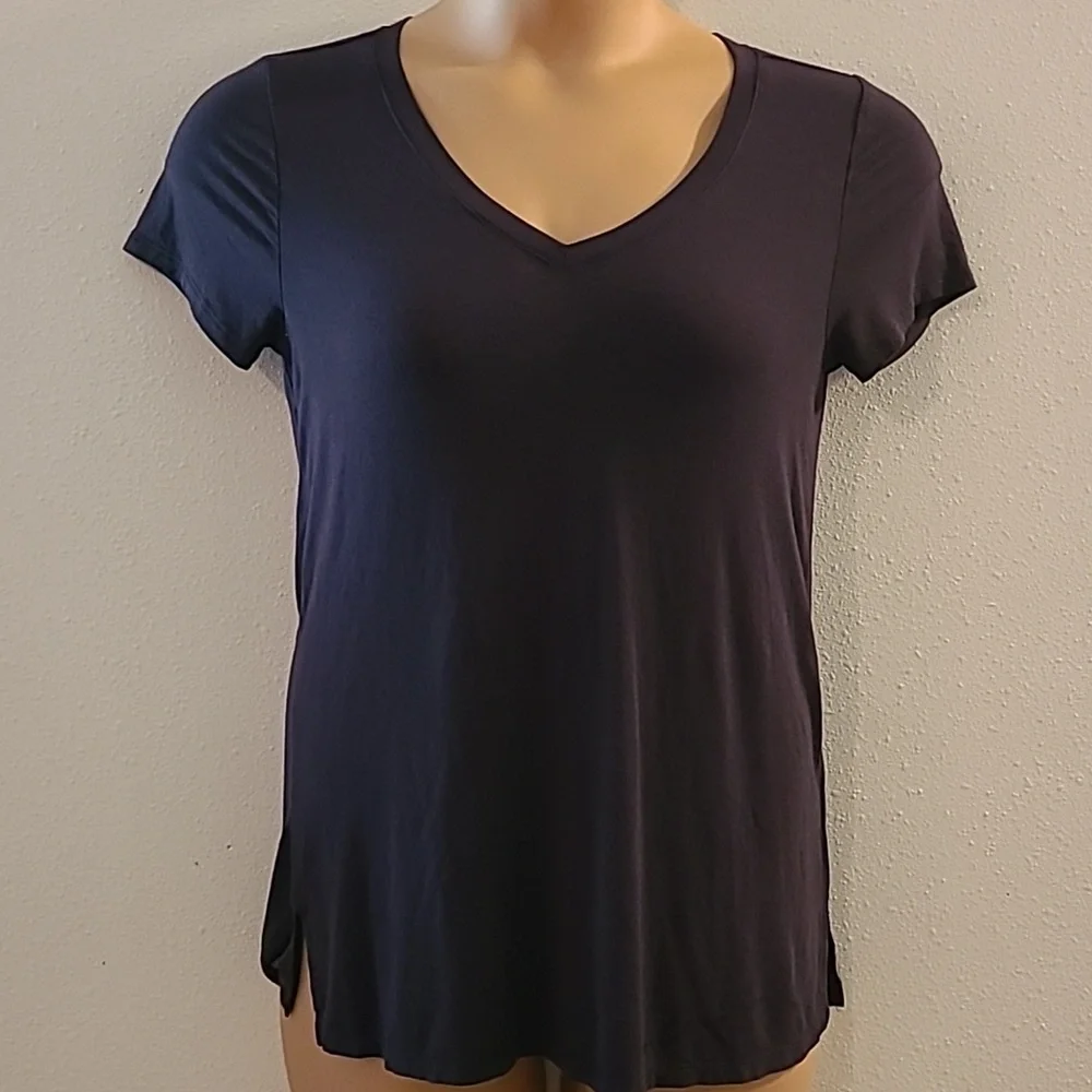 Women's grey v-neck t-shirt size Medium - Picture 3 of 8